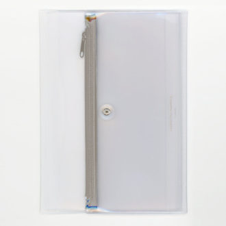 isshoni. ペンケース付ノートカバーPVC A5対応 クリア ベージュ N1863