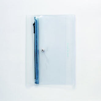 isshoni.ペンケース付きノートカバーPVC A5 R　クリアブルー N1941