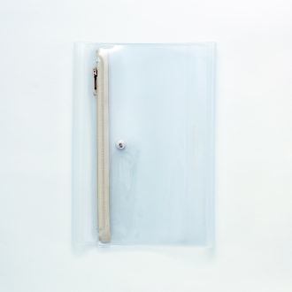 isshoni.ペンケース付きノートカバーPVC A5 R　クリアベージュ N1942